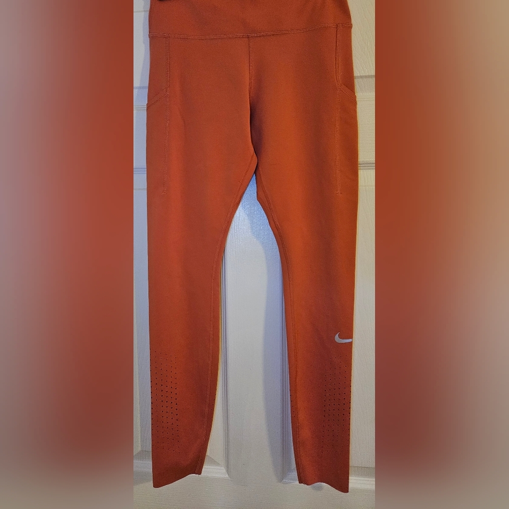 Nike Ladies Dry Fit Leggins. NWOT. Size M. Fits S/M. - Picture 2 of 8